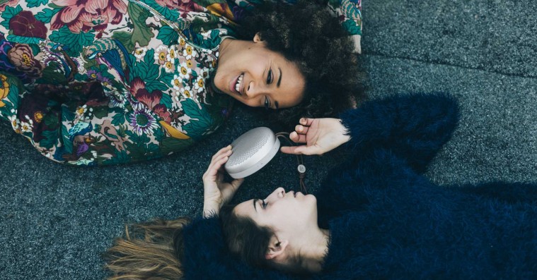 Streaminghøjtalere til parken, grillfesten og stranden: Små lydgiganter leverer soundtracket til din sommer