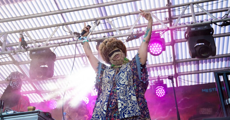 Roskilde Festival: Baby Blood fanget mellem kosmisk karma og sort fest