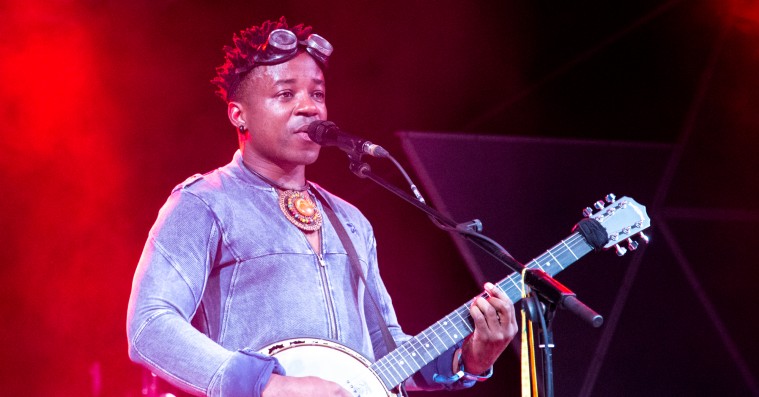 Roskilde Festival: Blick Bassy gav fortællinger fra en fransk fortovscafé i junglen