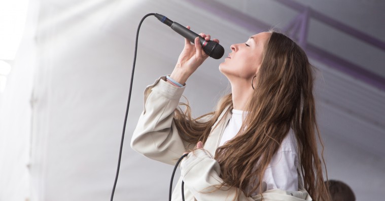 Chinah på Roskilde Festival: Fra slow-jam til popfest