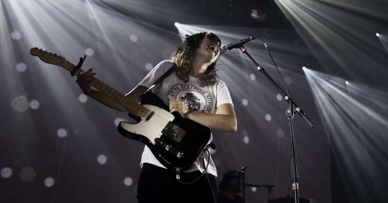 Courtney Barnett på Roskilde Festival: Fuzz-fyldt arbejdssejr