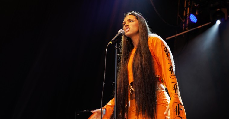 Roskilde Festival: Emilie Ramirez tæmmede publikum med hårdtslående fest