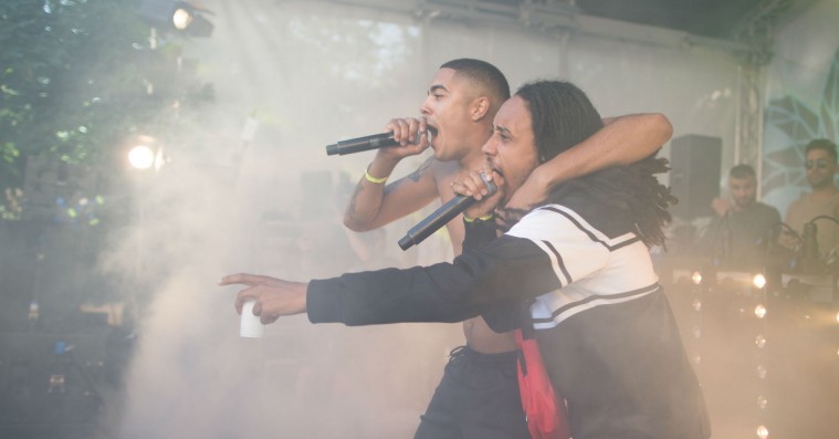 Benny Jamz og Kesi drømmer om privatfly og de helt store penge på ‘Tjep’