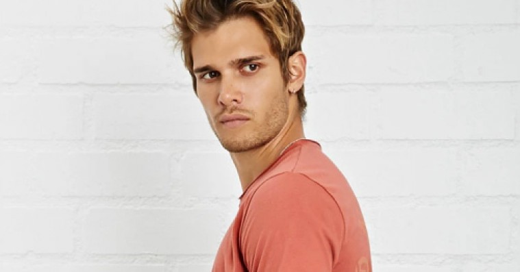 Tøjmærke efterligner Kanye-merchandise – »vi kopierer begge den samme kilde«