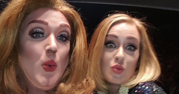 Video: Adele hiver Adele-imitator op på scenen i Seattle