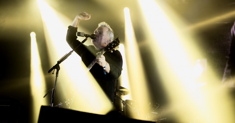 New Order på Roskilde Festival: Tyggegummiboblen brast i en Berlinmur af lyd