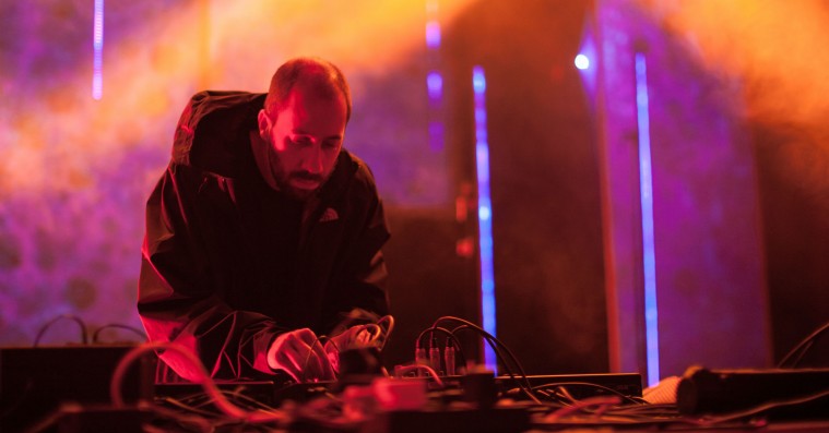 Forgyldt flowyoga med Gold Panda i Trailerparken