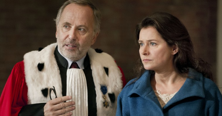 ‘Hermelinen’: Sidse Babett Knudsen stråler i glansløst retssalsdrama