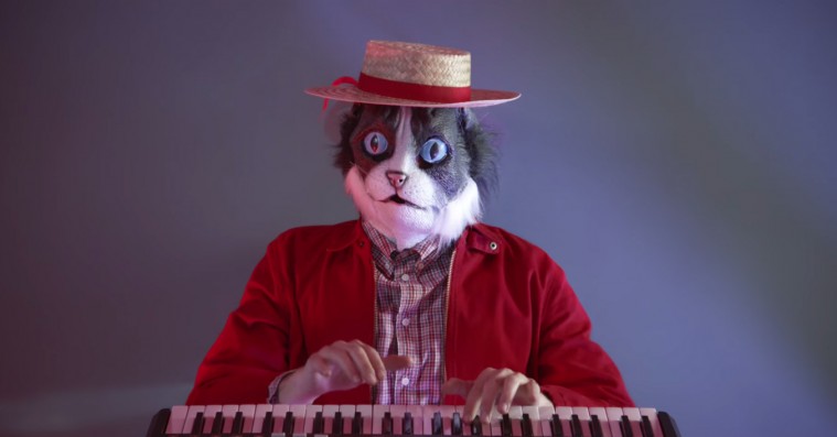 Microsoft disser Apple i reklame: Mac er så brugbar som en kat med en hat