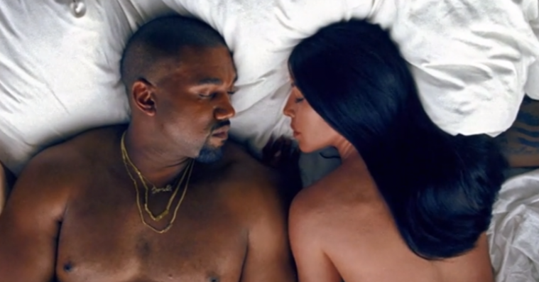 Vokskendisserne fra Kanyes ‘Famous’-video vist frem på udstilling – Kim Kardashian deler Snap