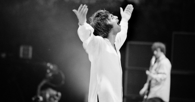 ’Oasis: Supersonic’ er en berusende dokumentar om britpoppens største ikoner