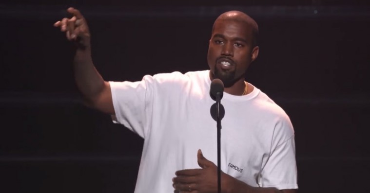 Kanye West afbryder koncert for at hænge wannabes ud: »Niggas be copying my shit, bro« – se video