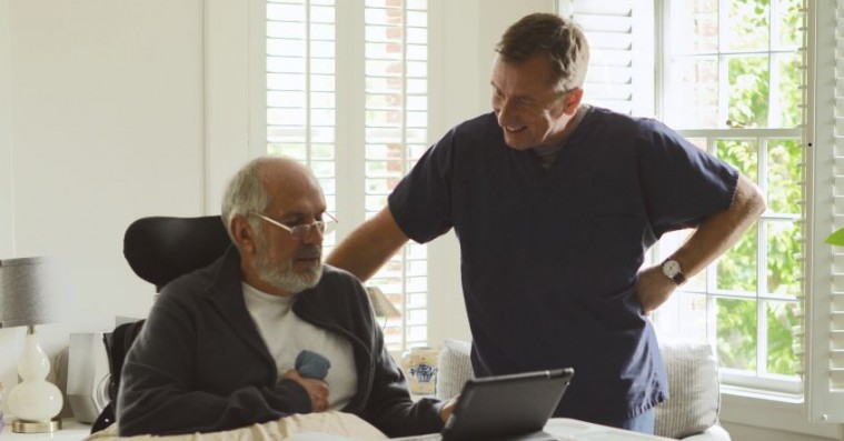 ’Chronic’: Tim Roth er stoisk i sin mest krævende præstation længe