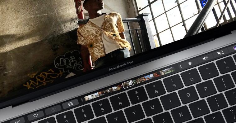 Apple præsenterer ny Macbook Pro med touchskærm over tastaturet