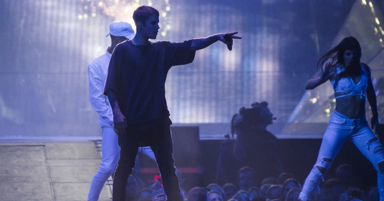 Justin Bieber lægger ikke skjul på playback i Parken