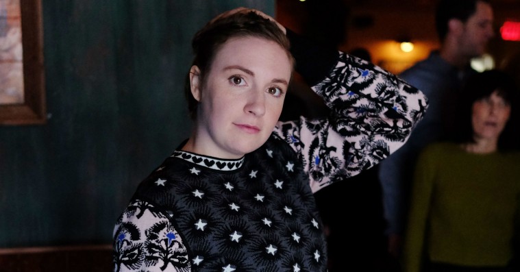 Lena Dunham skal skrive flygtninge-drama for Steven Spielberg og J.J. Abrams