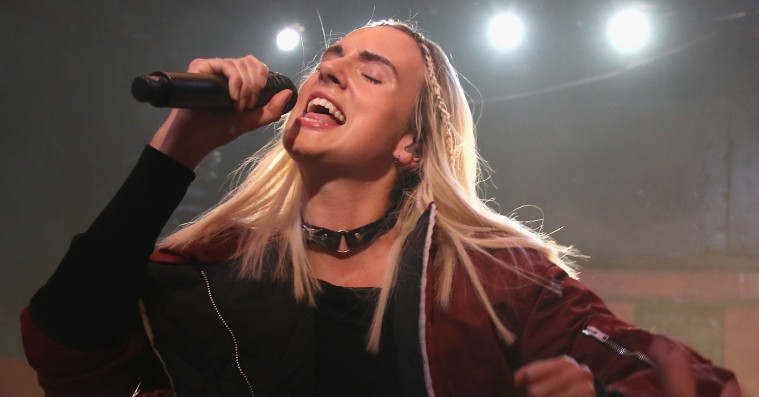 Hør Møs cover af Liss’ ‘Sorry’ – spillet live i britisk radio