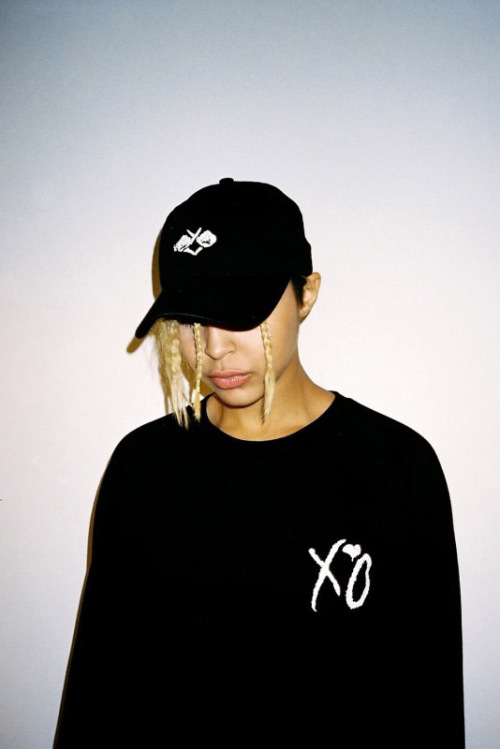 the-weeknd_merchandise_aw16_12
