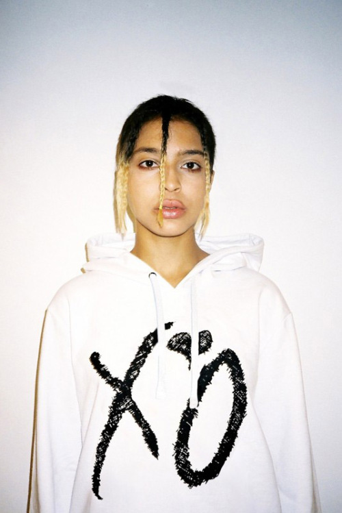 the-weeknd_merchandise_aw16_7