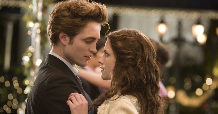 Robert Pattinson parat til ’Twilight’-reunion: »Jeg er klar til at spille 17 med et øjebliks varsel«