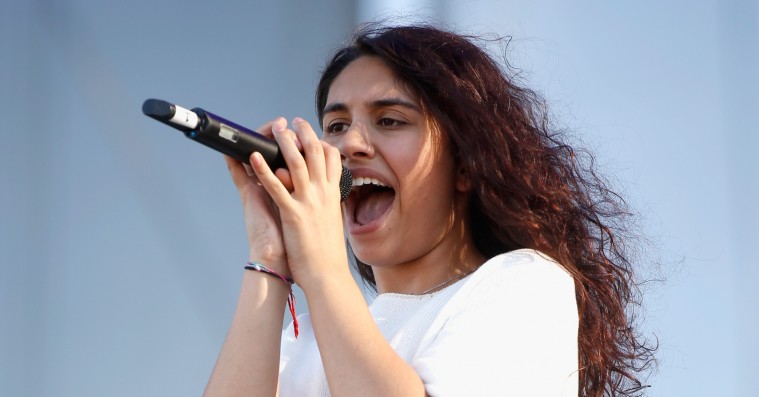 Hør Alessia Caras cover af Frank Oceans ‘Super Rich Kids’ – inkl. Earl Sweatshirts rap