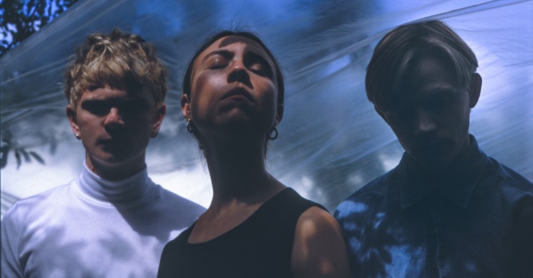 Premiere: Ice Cream Cathedral sidestiller nærvær og død på ‘Diving for Pearls’