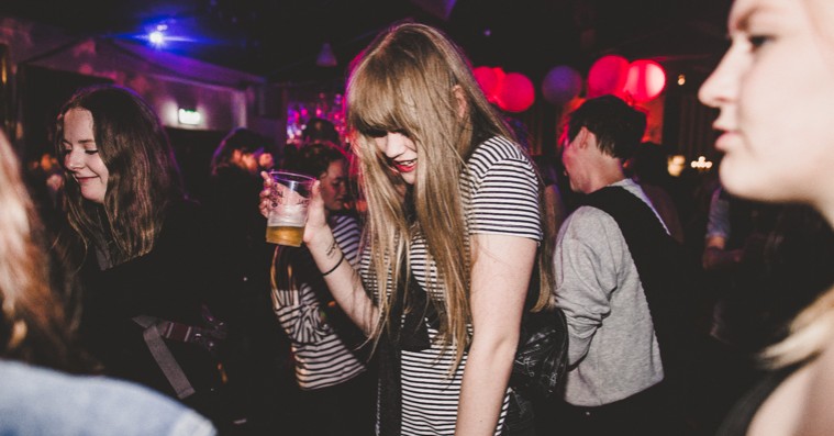 Sigurdsgade udvider konceptet: Ny scene, frisk bookingprofil og hverdagsåbent