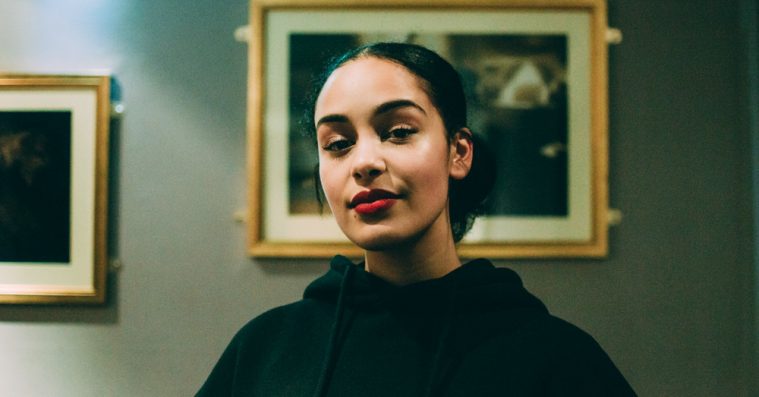 Hør stortalentet Jorja Smiths smukke cover af Frank Oceans ‘Lost’