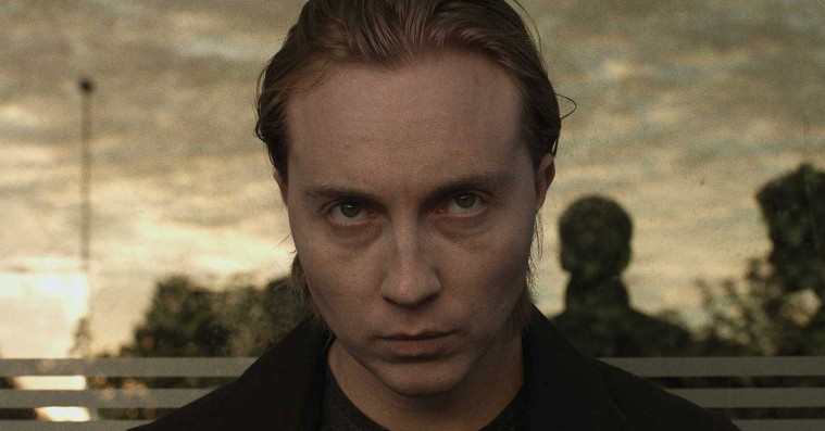 ’Needle Boy’: Skolemassakre og eksplicit sex i dansk talents særsyn af en film