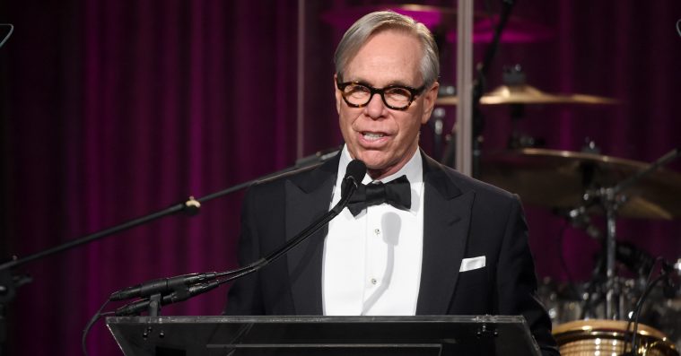 Tommy Hilfiger tager Melania Trump i forsvar: »Hun er en meget smuk kvinde«