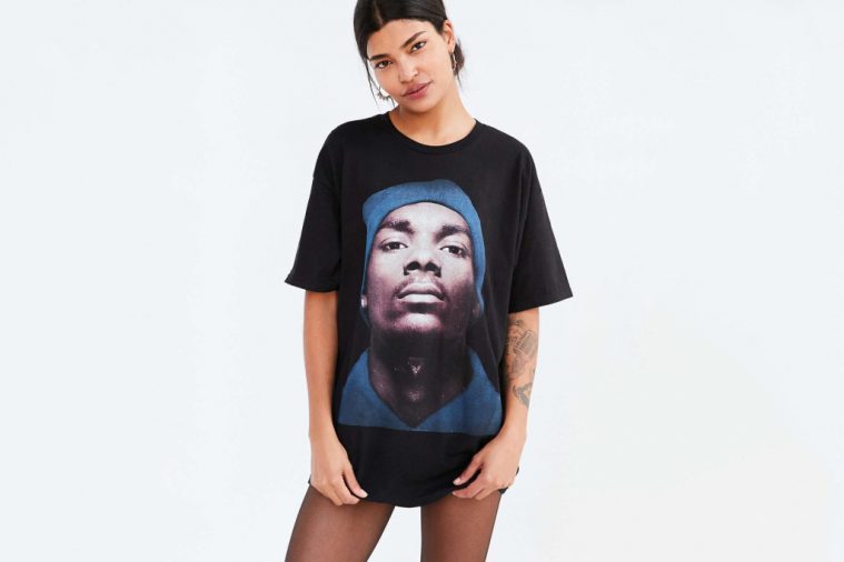 Urban Outfitters’ version af Snoop Dogg-t-shirten