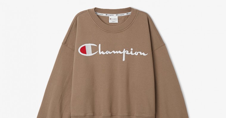 Weekday og Champion laver en kollektion til alle os, der ikke har råd til Vetements