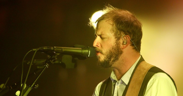 Video: Se Bon Iver optræde live i Brooklyn – en hel time med nyere numre og gamle klassikere