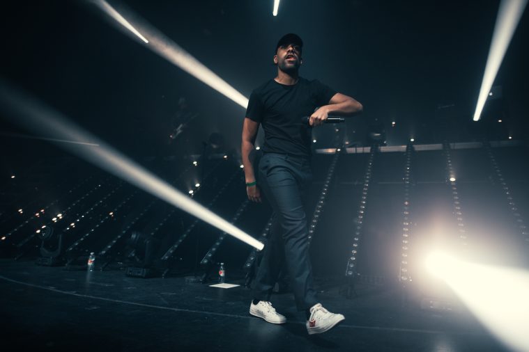 Hans Philip til Ukendt Kunstners koncert i Falconer Salen i december (Foto: Samy Khabthani)