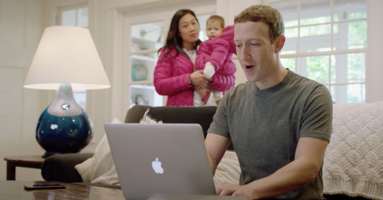 Mark Zuckerberg præsenterer sin AI-husrobot Jarvis med tåkrummende videoer
