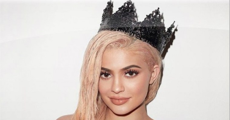 Kylie Jenner efterfylder sin webshop – har allerede tjent 70 millioner på sit merchandise