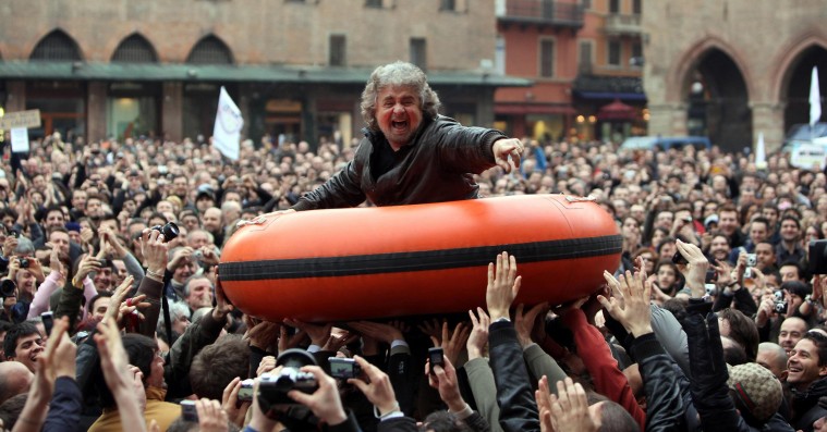 ’Al magt til folket?’: Underholdende og skræmmende dansk dokumentar om Italiens protestparti