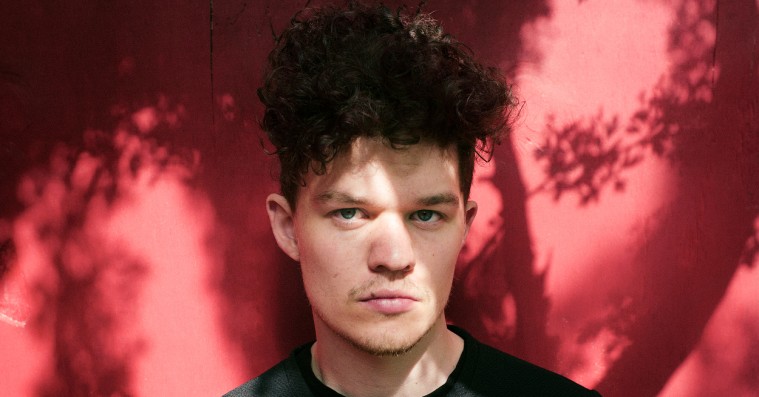 Saveus søger klimakset på ambitiøs og genrejonglerende debut-ep