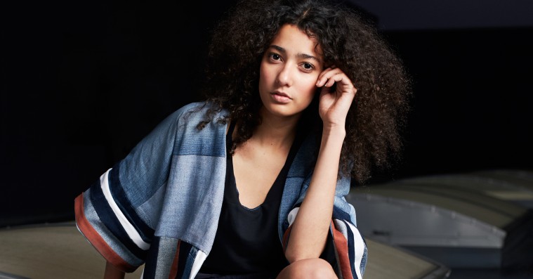 Dansk bæredygtigt brand klar med ny overbevisende kollektion – syet af Røde Kors-tøj