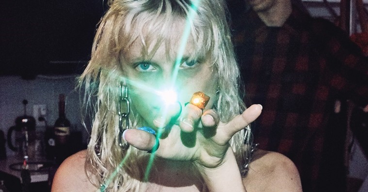 Model kæmper for ukendt minoritet – står frem som interkønnet