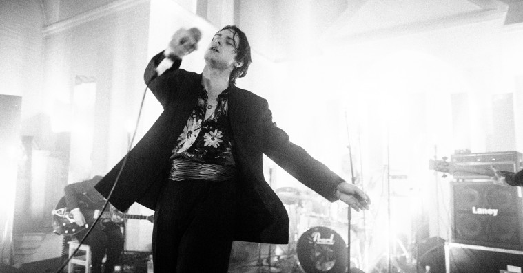 Frost Festival: Marching Church indtog kirkerummet som en femhovedet djævel