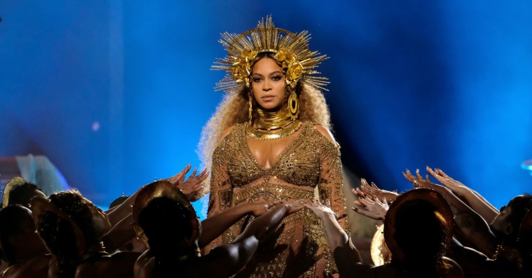 Gåsehud: Se Beyoncés ikoniske optræden til Grammy Awards