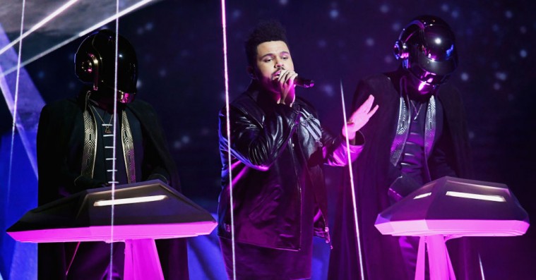 Daft Punk gør live-comeback til Grammy Awards – se deres optræden med The Weeknd