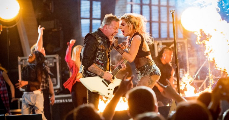 Teknisk Grammy-uheld: Lady Gaga og Metallica kæmpede med en ødelagt mikrofon