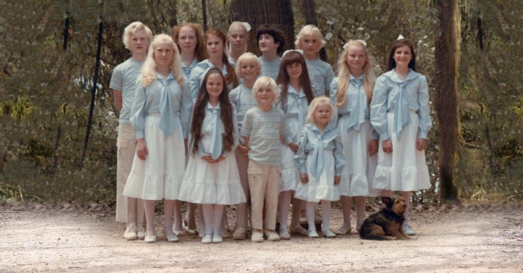 ’Sekten der stjal børn’: Gribende film om børnekidnappende kult og dens ofre