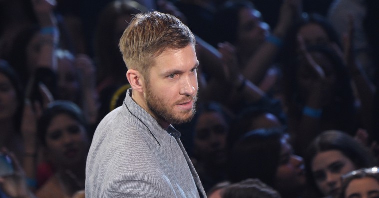 Video: Calvin Harris spiller alle elementerne i ‘Slide’ – hør Frank Oceans nøgne vokal