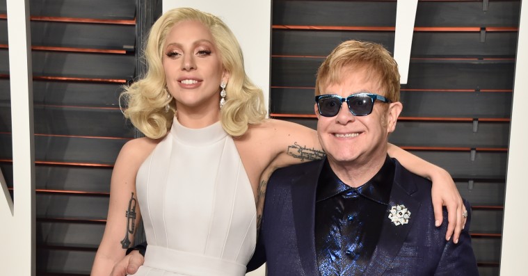 Se Lady Gaga og Stevie Wonder synge fødselsdagssang for Elton John