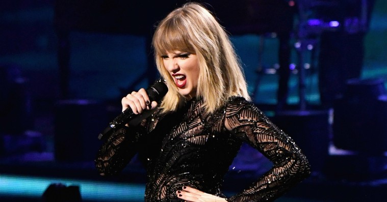 Taylor Swift begraver stridsøksen: Hele hendes katalog tilbage på Spotify