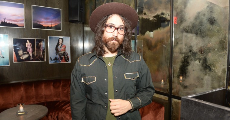 Sean Lennon deler nyt nummer lavet med Carrie Fisher og Willow Smith