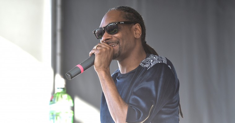 Ain’t nothing but a gangsta party: Snoop Dogg indvier Tupac Shakur i rockmusikkens Hall of Fame